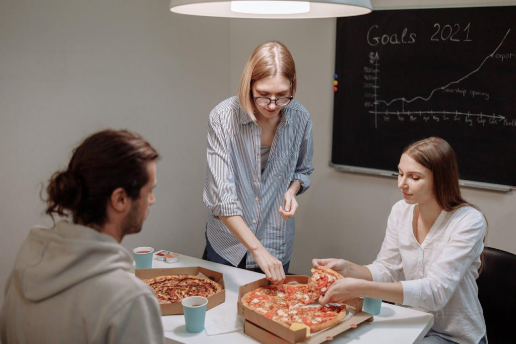 Comment organiser des réunions d’entreprise réussies avec une pizza Buitoni